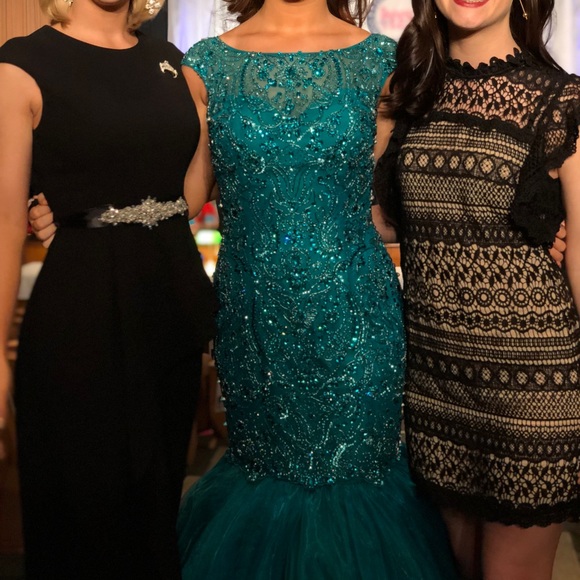 Green Sherri Hill Mermaid Gown - Picture 6 of 8